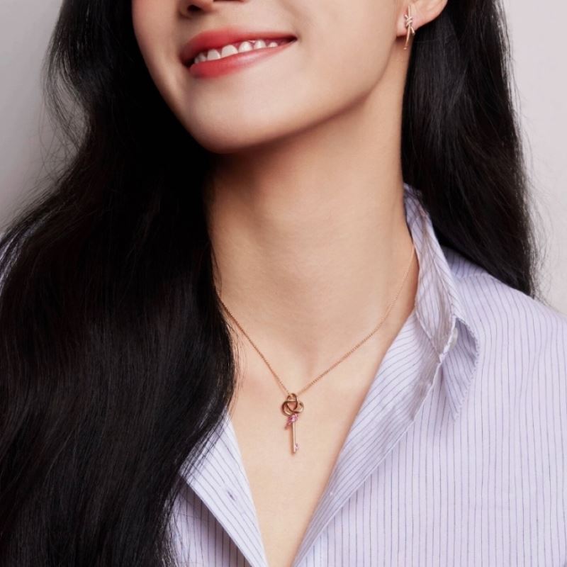 T*f*ny necklaces